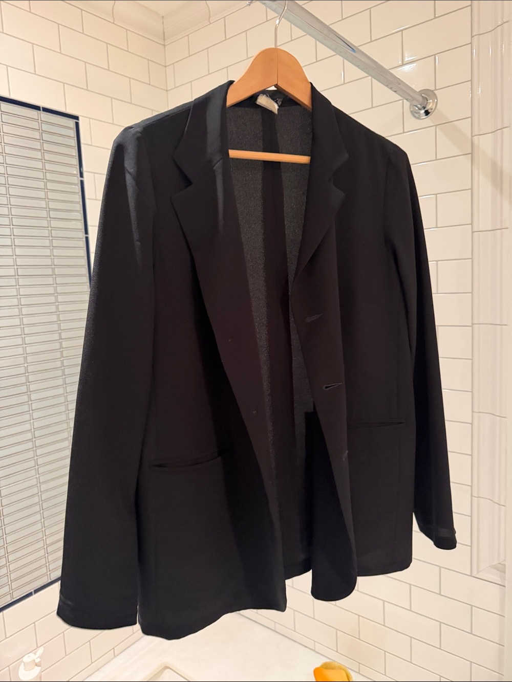 Agnes B Black Blazer - Timeless Single-Breasted Jacket lightweight